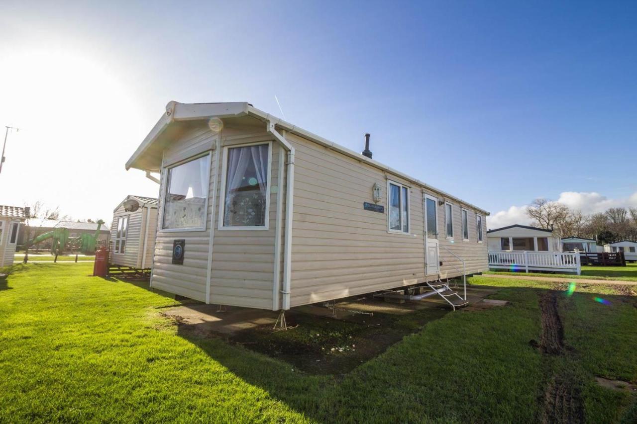 Lovely Caravan With Wifi At Broadland Sands In Suffolk Ref 20035Bs Hotel Hopton on Sea Екстериор снимка