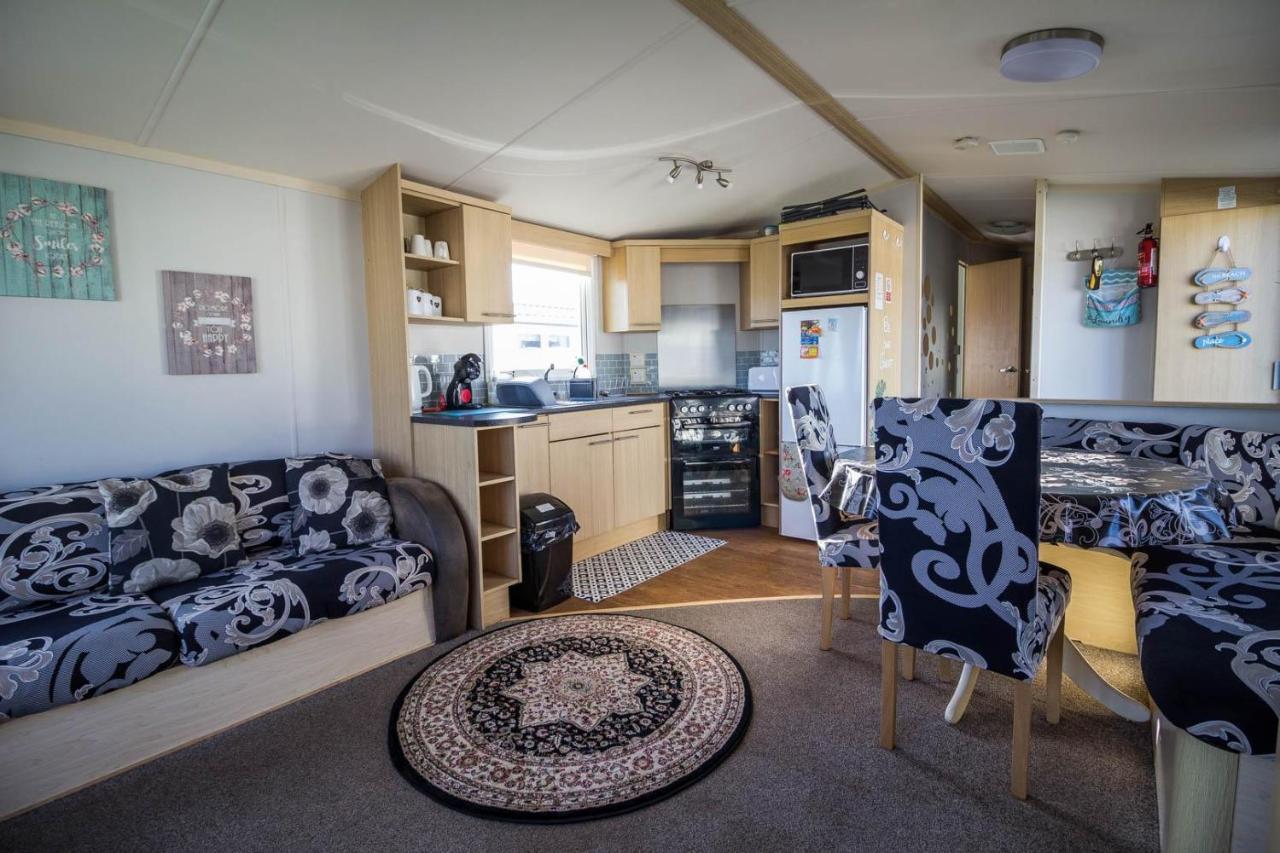 Lovely Caravan With Wifi At Broadland Sands In Suffolk Ref 20035Bs Hotel Hopton on Sea Екстериор снимка