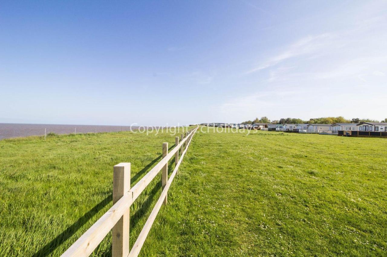 Lovely Caravan With Wifi At Broadland Sands In Suffolk Ref 20035Bs Hotel Hopton on Sea Екстериор снимка