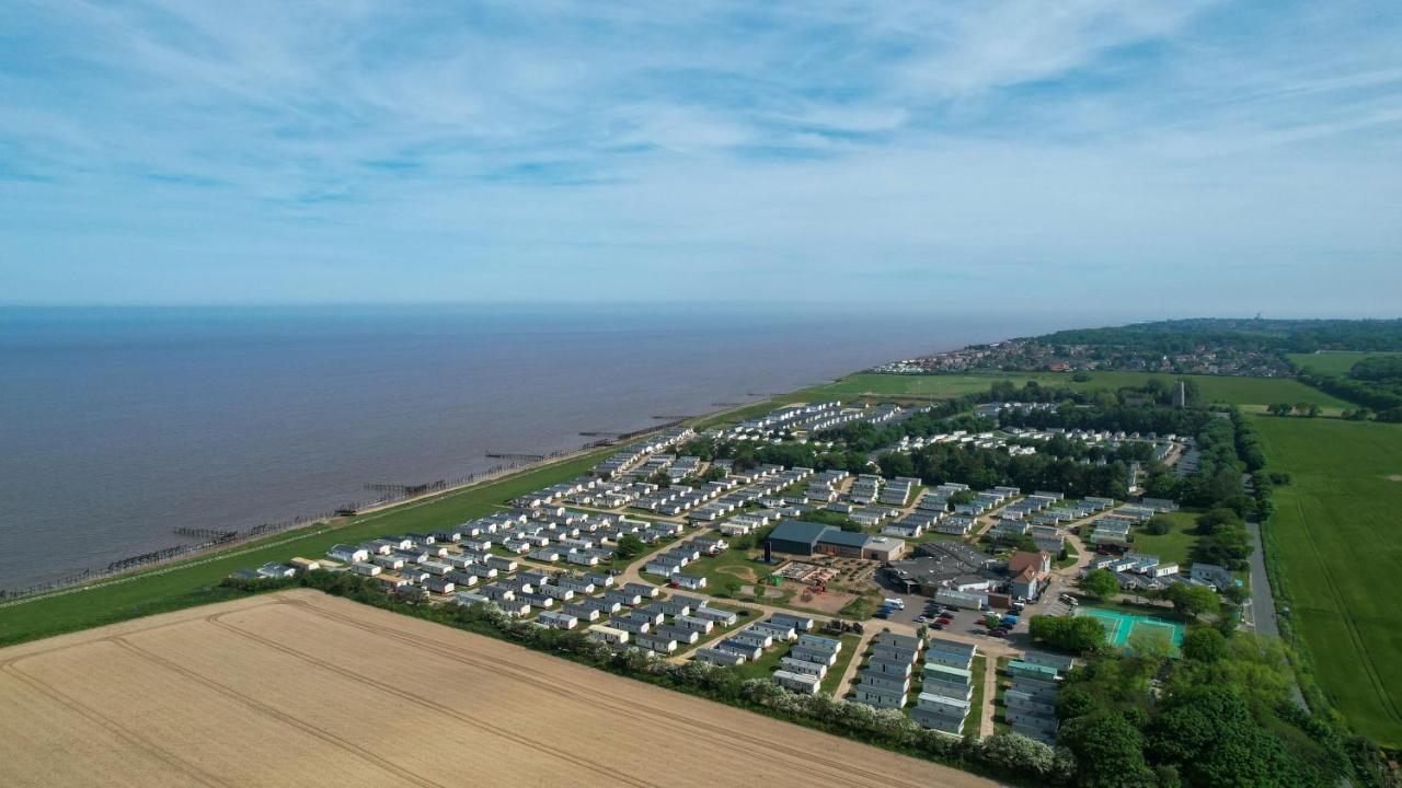 Lovely Caravan With Wifi At Broadland Sands In Suffolk Ref 20035Bs Hotel Hopton on Sea Екстериор снимка