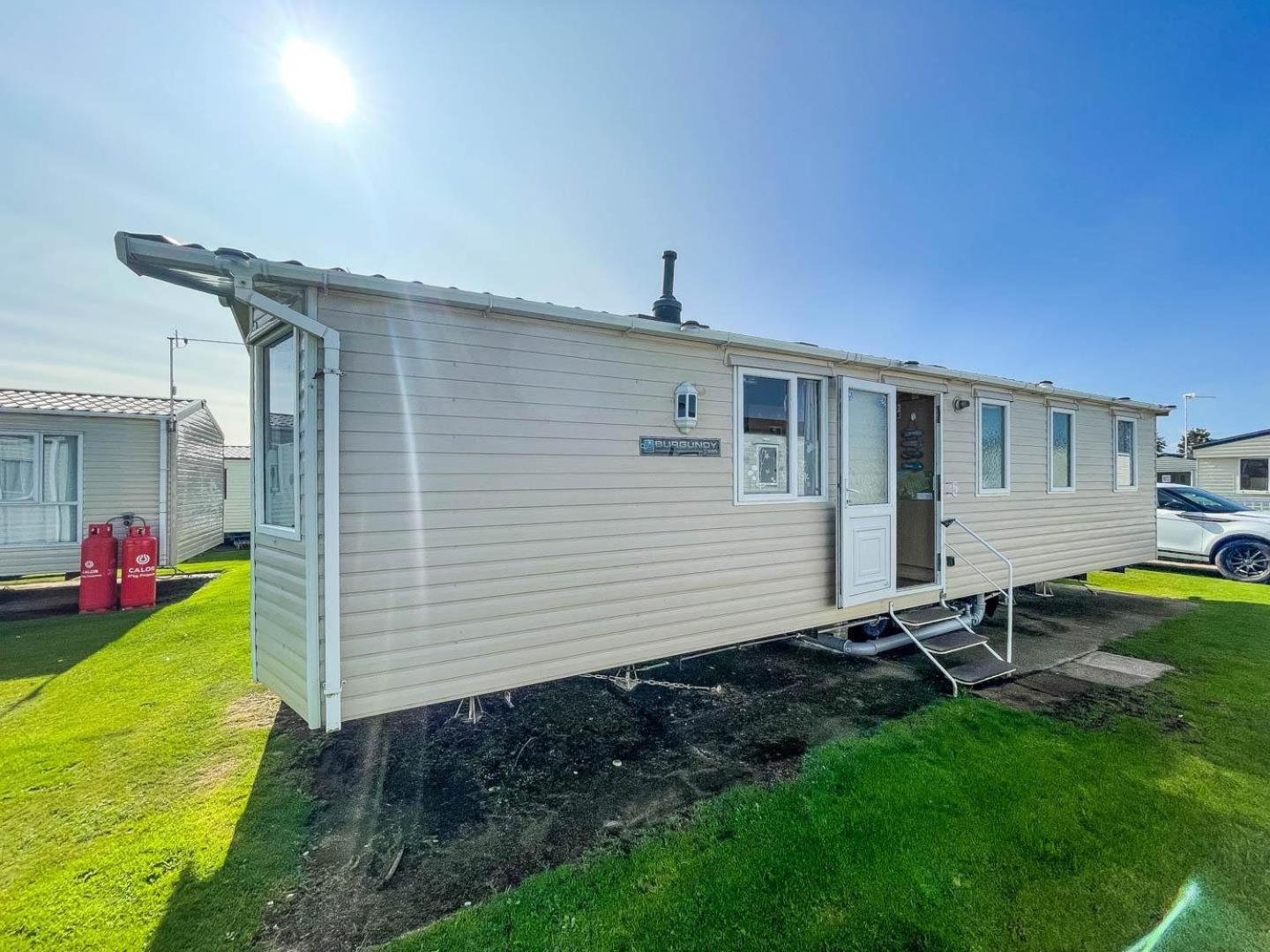 Lovely Caravan With Wifi At Broadland Sands In Suffolk Ref 20035Bs Hotel Hopton on Sea Екстериор снимка